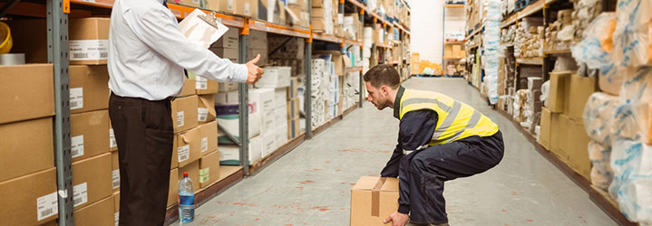 warehouse worker practicing ergonomics